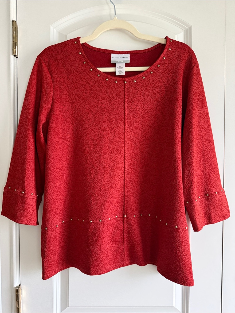 Alfred Dunner Women’s Rust-Colored Embossed Stud-Trim Scoop Neck Top, PL, EUC!